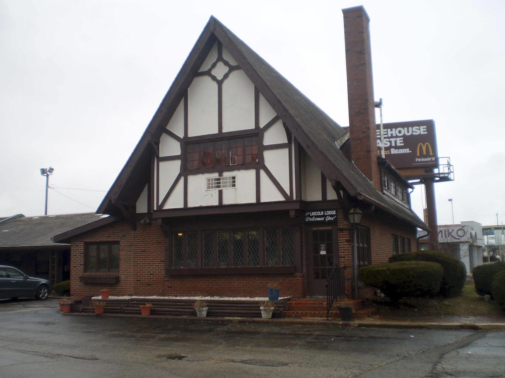 The Lincoln Lodge Urbana Champaign Exterior photo
