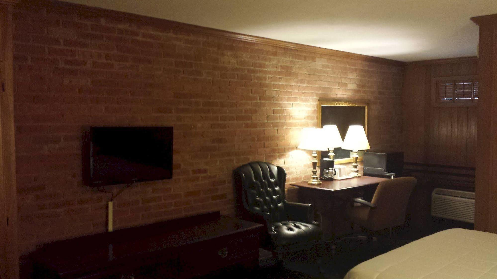 The Lincoln Lodge Urbana Champaign Exterior photo